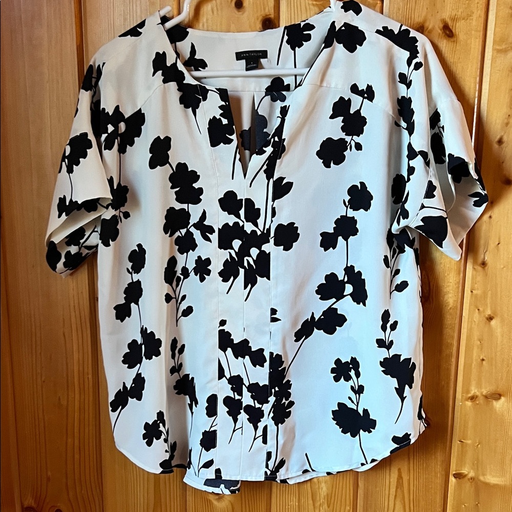 Ann Taylor short sleeved blouse size S